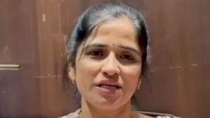 १७  नोव्हेंबरला पोलीस संरक्षणात उमेदवारी अर्ज दाखल केलेल्या उज्ज्वला थिटे यांचा अर्ज अवघ्या २४  तासात बाद ठरवला गेला